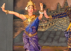 Silk fabrics flow | Wild Fibres natural fibres