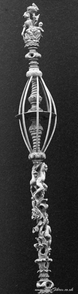 Lantern or bird-cage distaff